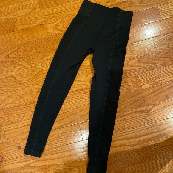 GYMSHARK LEGGINGS SIZE M - Picture 2 of 2